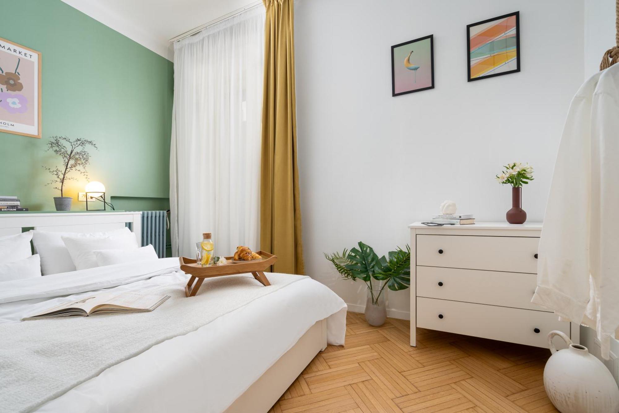 Little Paris By Urbanesq Apartament *
